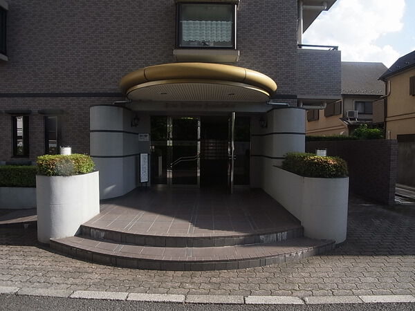 【ライオンズマンション小金井公園】エントランス