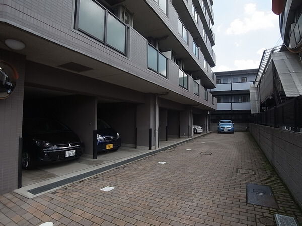 【セイガステージ田無】館内駐車場 【セイガステージ田無】館内駐車場