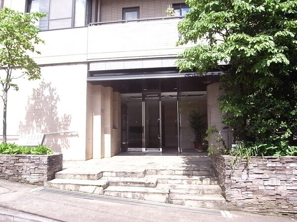 【ナイスアーバン石神井公園】エントランス外観 【ナイスアーバン石神井公園】エントランス外観