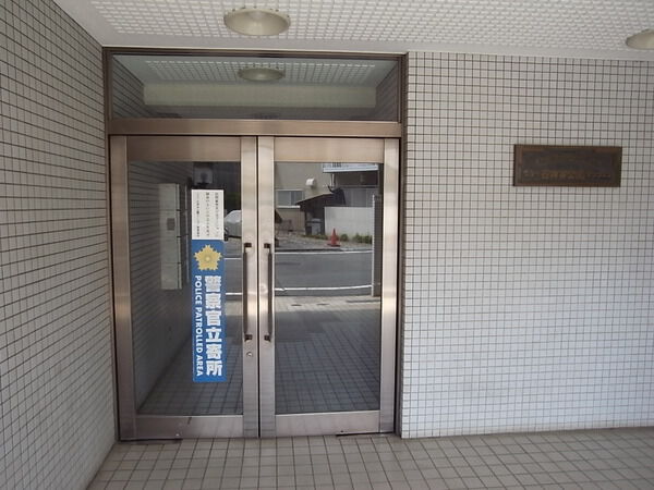 【ワコー石神井公園マンション】エントランス