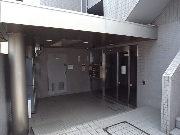 【サンレイ高野台】エントランス