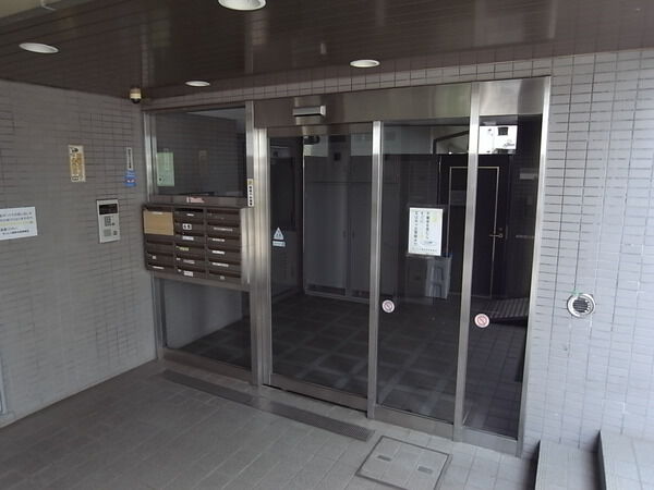【サンレイ高野台】エントランス