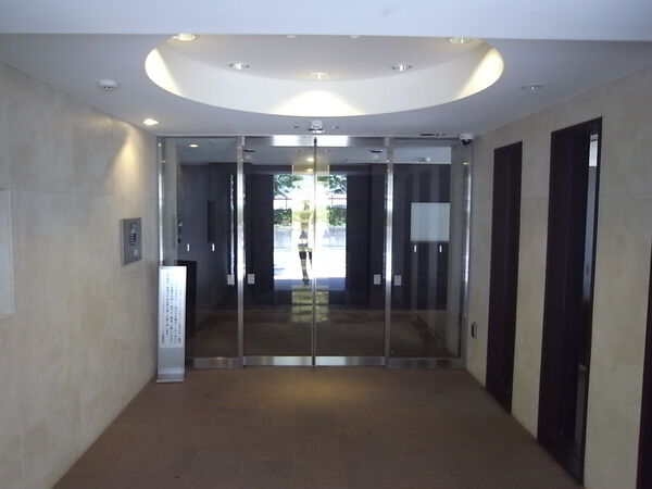 【ライオンズ光が丘オーセンティックハウス】エントランスホール 【ライオンズ光が丘オーセンティックハウス】エントランスホール