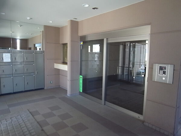 【ライオンズマンション光が丘公園】エントランスホール 【ライオンズマンション光が丘公園】エントランスホール