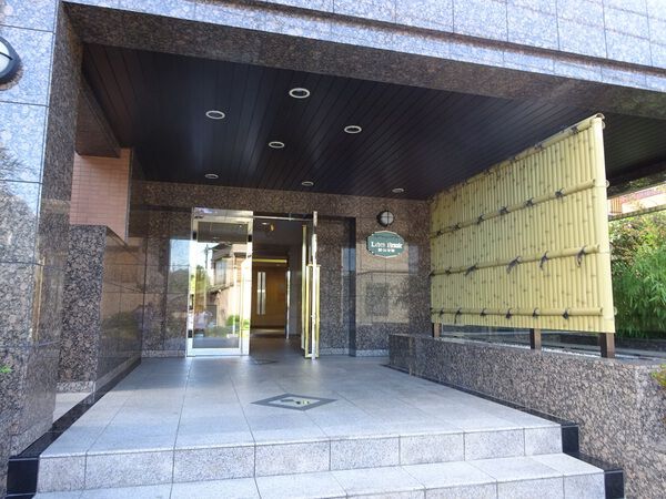 【レーベンリヴァーレ新江古田レリッシュ】エントランス 【レーベンリヴァーレ新江古田レリッシュ】エントランス