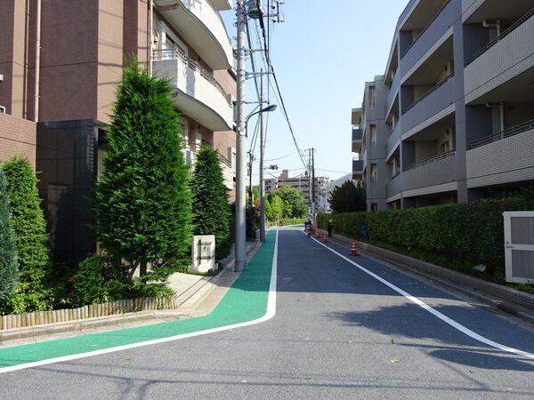 【コニファーコート練馬中村ビジュー】前面道路