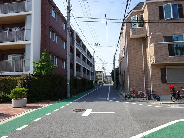 【パークホームズ練馬】前面道路 【パークホームズ練馬】前面道路
