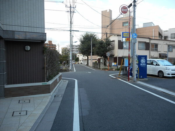 【レーベンリヴァーレ中村橋エターリア】前面道路