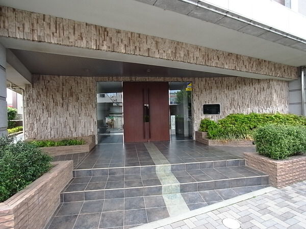 【レーベンハイムエアグランデ】エントランス付近