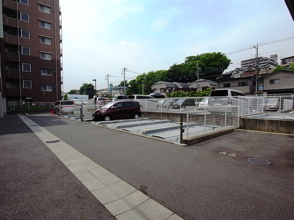 【レーベンハイムエアグランデ】駐車場付近