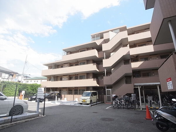 【ルピナス赤塚ツインガーデン壱番館】駐車場付近 【ルピナス赤塚ツインガーデン壱番館】駐車場付近