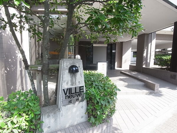 【ヴィルヌーブ成増】エントランス付近 【ヴィルヌーブ成増】エントランス付近