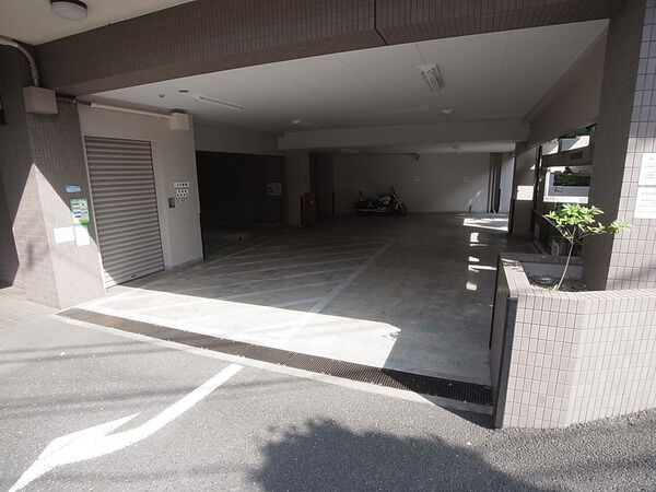 【ヴィルヌーブ成増】駐車場 【ヴィルヌーブ成増】駐車場