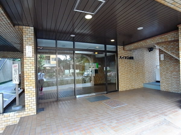 【ハイネス成増】エントランス前 【ハイネス成増】エントランス前