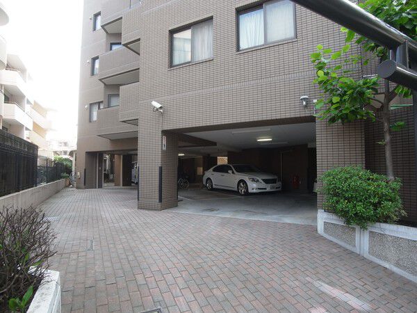 【ルナコート西高島平】駐車場