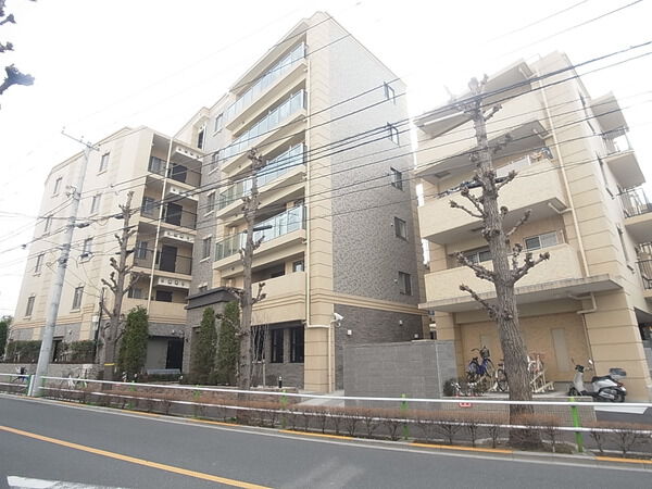 【ヴェレーナ志村坂上ヒルズ】外観写真