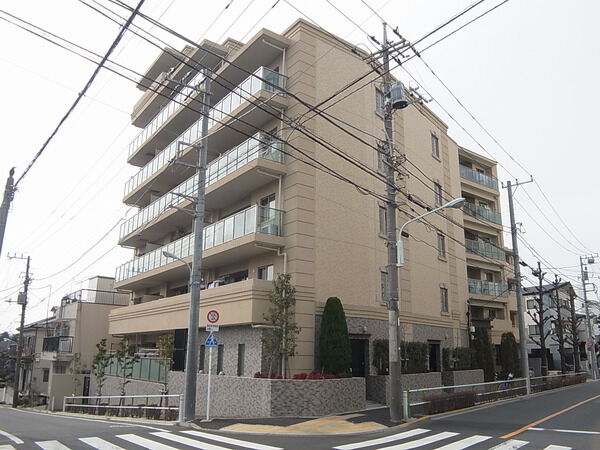 【ヴェレーナ志村坂上ヒルズ】外観写真