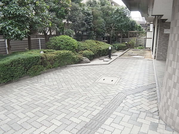 【ライオンズガーデン上板橋】庭園 【ライオンズガーデン上板橋】庭園