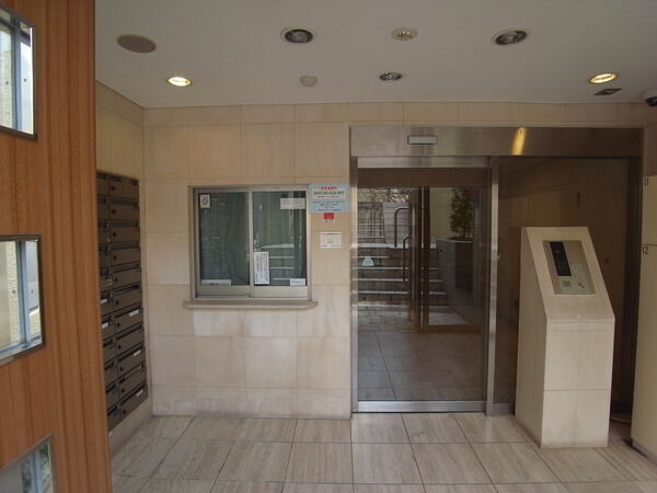 【リヴェール池袋】エントランス