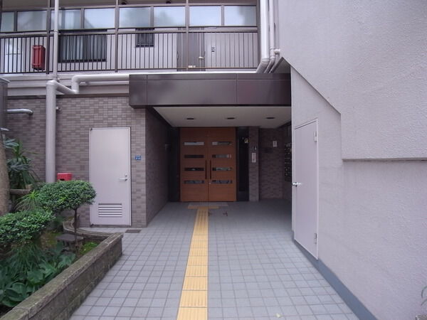 【ナイスアーバン池袋山手通り】エントランス 【ナイスアーバン池袋山手通り】エントランス