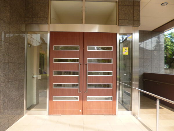 【グランフラッツ十条】エントランス 【グランフラッツ十条】エントランス