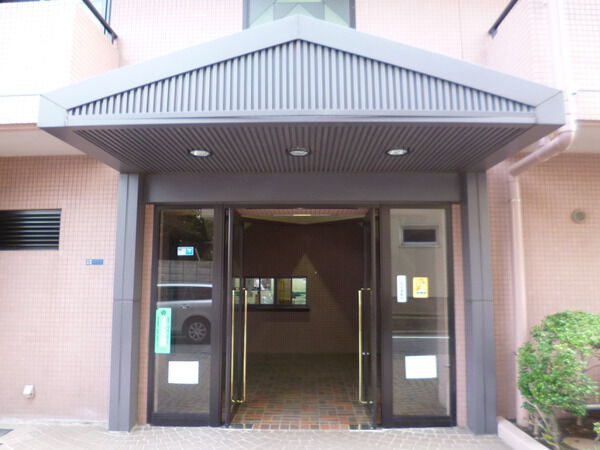 【ハイホーム十条ヴェルデ館】エントランス 【ハイホーム十条ヴェルデ館】エントランス