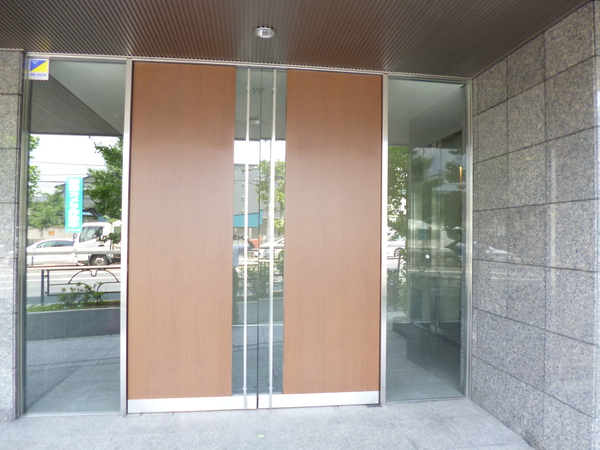 【ゼファー中十条アクタージュ】エントアンス 【ゼファー中十条アクタージュ】エントアンス