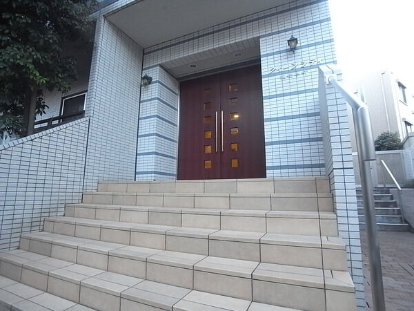 【クィーンシティ板橋本町ラディウス】エントランス 【クィーンシティ板橋本町ラディウス】エントランス
