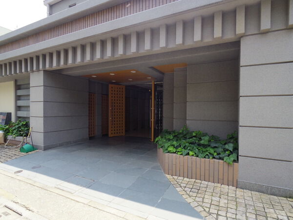 【グローイングステージ目白弐番館】エントランス