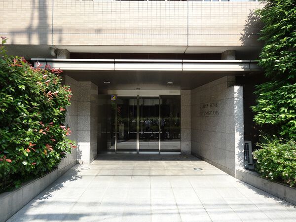 【ガーデンホーム多摩永山】エントランス