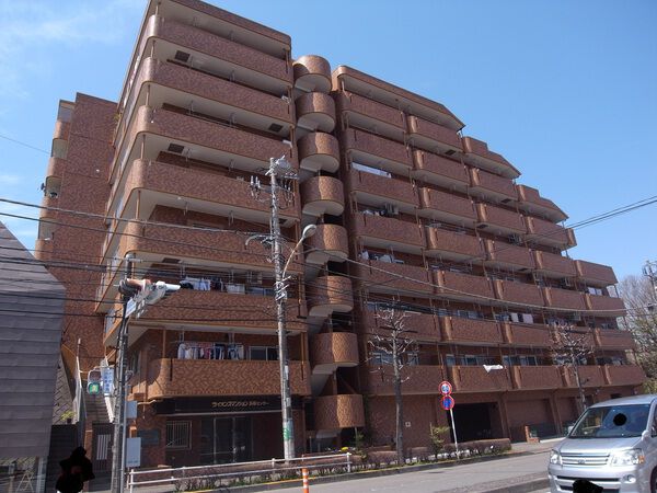 【ライオンズマンション多摩センター】外観