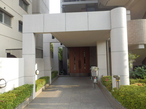 【ハイホーム立川錦町参番館】エントランス部分