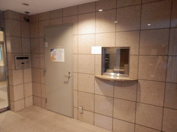 【ベルクレール立川錦町】エントランス内