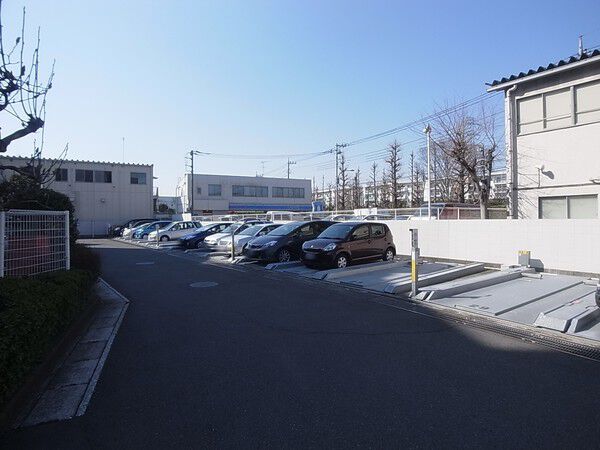【第一ハイツ立川マグノリアガーデン】駐車場