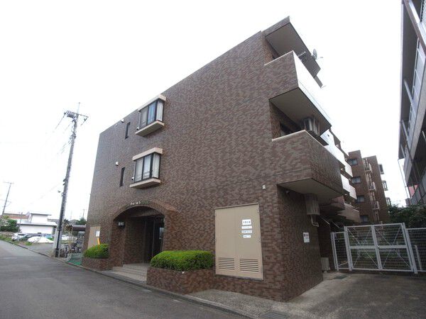 【ライオンズマンション橋本】濃いブラウンタイル貼の瀟洒な外観