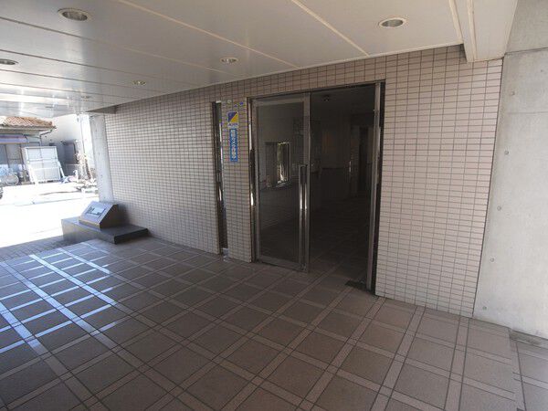【レールシティ橋本】エントランスの風景