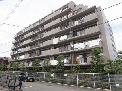 周辺閑静な住宅街