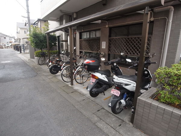 【レサージュ南橋本弐番館】自転車、バイク置き場