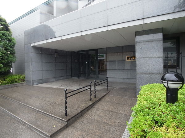 【プラース国立弐番館】エントランス