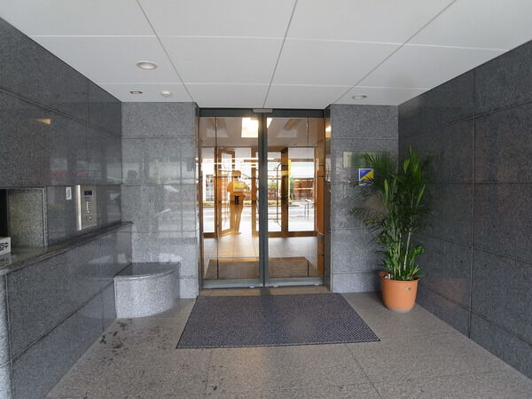 【プラース国立弐番館】エントランス