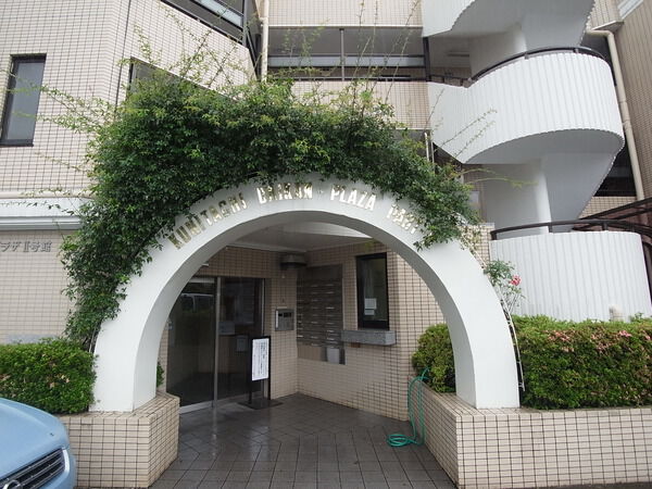 【国立ダイカンプラザⅡ号館】エントランス