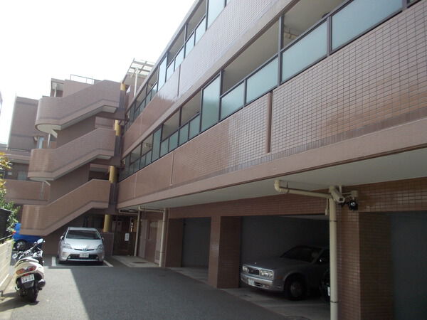 【グランシャリオ国立壱番館】敷地内