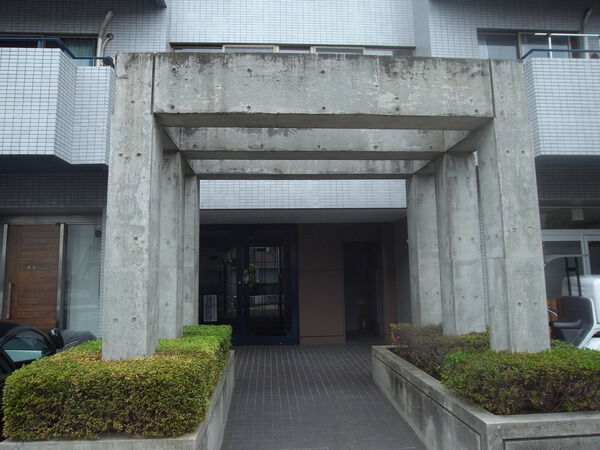 【コスモ三鷹エクセラ】エントランス