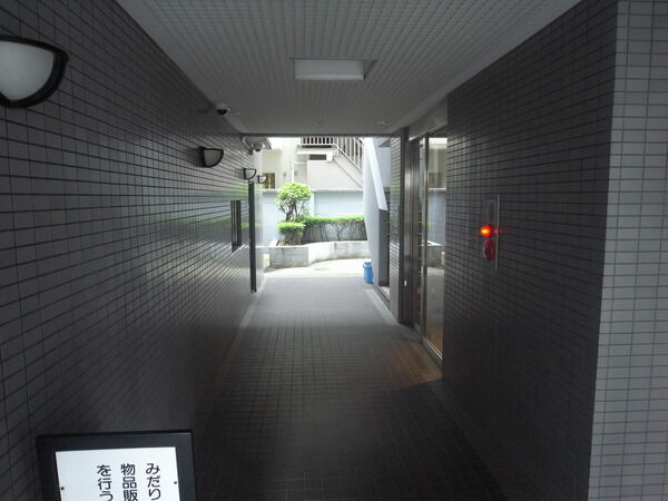 【コスモ三鷹エクセラ】エントランス