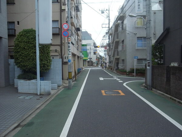 【コスモ三鷹エクセラ】前面道路