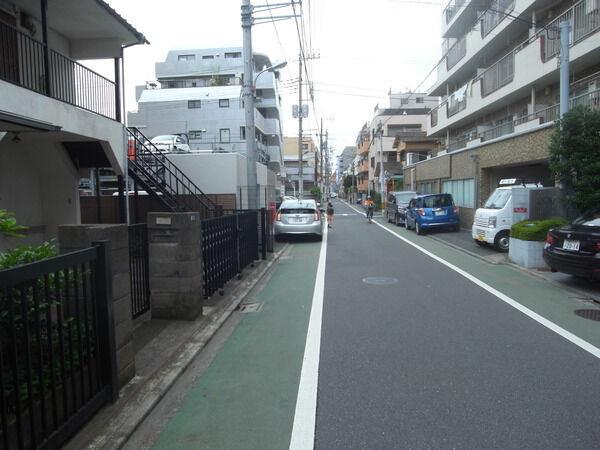 【コスモ三鷹エクセラ】前面道路
