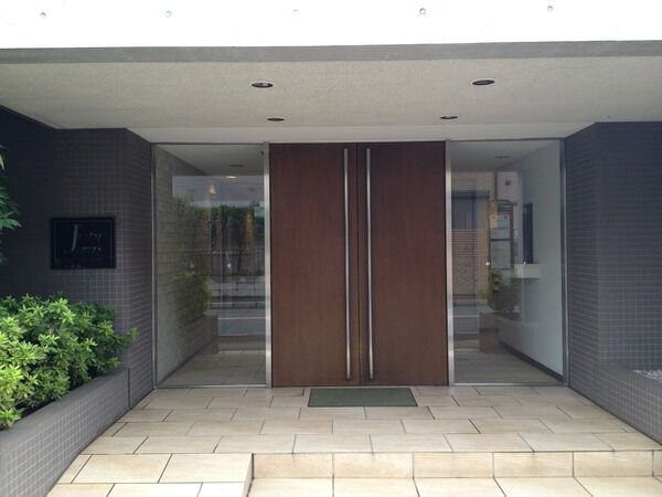 【ジェイシティ三鷹下連雀】エントランス