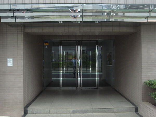 【ファミール三鷹】エントランス