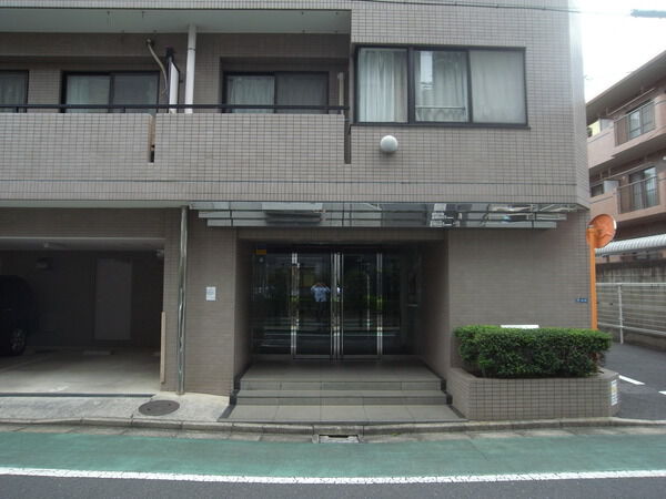 【ファミール三鷹】エントランス