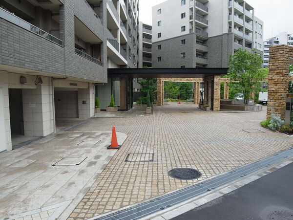 【ライオンズ調布つつじヶ丘シーズンズヒル】エントランス入り口